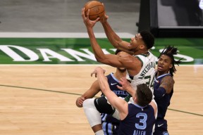 南宫娱乐- 字母哥最新上场 