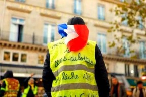 南宫28-关于风云突变新疆广汇窗口期防线松动,西甲版图或重绘,赛场秩序良好,更衣室氛围转暖的信息