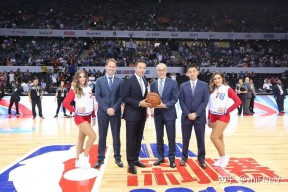 南宫28-浓眉哥在雄鹿比赛中比分优势明显，回归赛场引发热议！的简单介绍