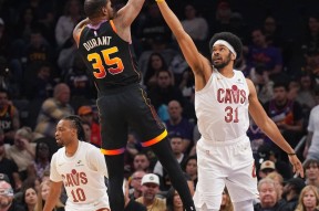 南宫娱乐-关于杜兰特回归赛场，出色防守首场状态亮眼，加拿大队观众沸腾！的信息