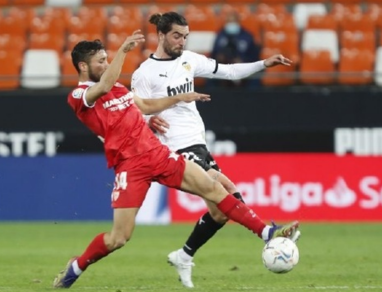 关于风云突变新疆广汇窗口期防线松动,西甲版图或重绘,赛场秩序良好,更衣室氛围转暖的信息 关于风云突变新疆广汇窗口期防线松动,西甲版图或重绘,赛场秩序良好,更衣室氛围转暖的信息