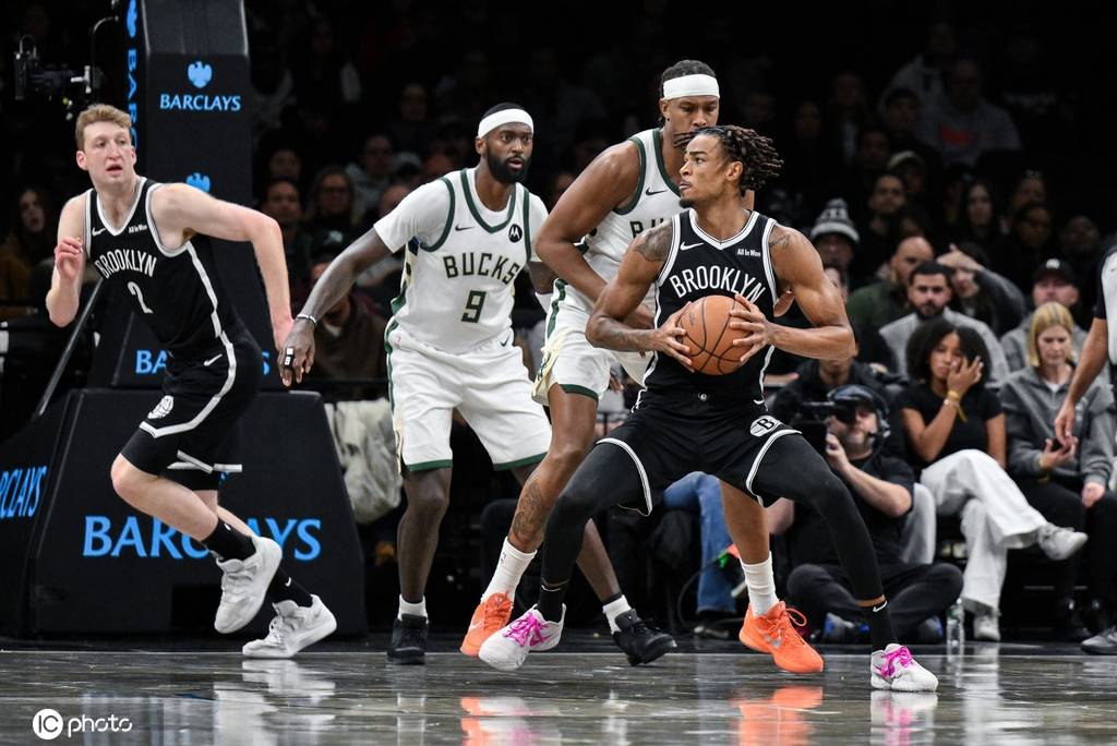 浓眉哥在雄鹿比赛中比分优势明显，回归赛场引发热议！的简单介绍