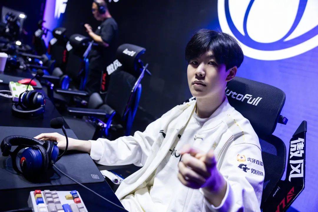 包含TheShy关键节点惊险取胜，TL带队取胜！的词条